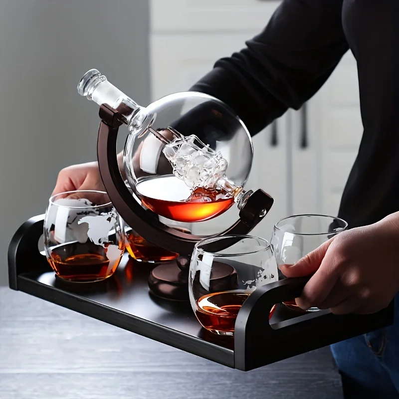 地球儀型のウイスキーデカンタ、ホウケイ酸ガラス製、木製ベース - Decanter Aerator Set のレビューと価格
